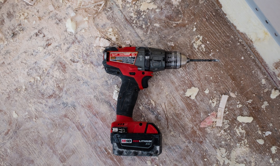 red-cordless-powerdrill-cudorfytkaq